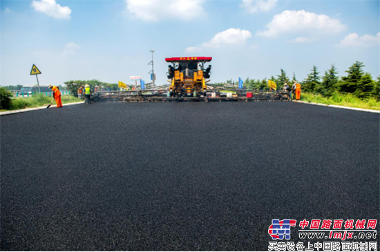 中大機械：不走尋常路 傳承匠心成就中國公路攤鋪專(zhuān)家